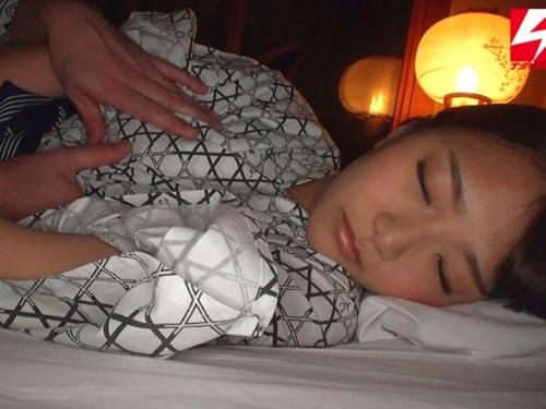 有名動画サイトで人気上昇中超敏感娘混浴セックス！旅先でナンパした温泉レポーターしほちゃんとハメ撮りセックス！