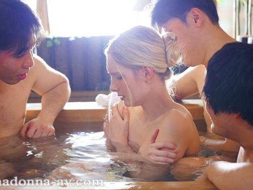 地元の男性たちに入湯マナーを指摘され犯される！北欧生まれの金髪碧眼美人人妻が秘湯混浴温泉で犯され輪姦レイプ！