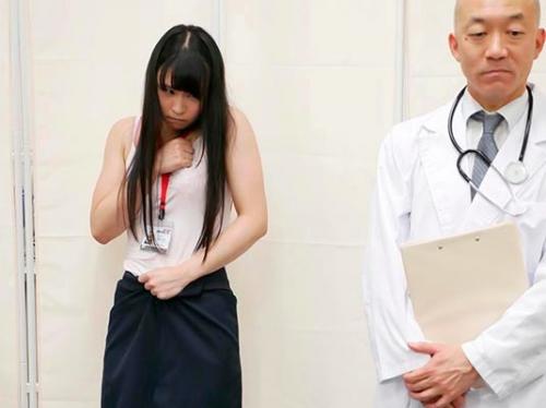 真っ裸健康診断で膣奥激突きされてマンコびしょ濡れイキまくる営業部OL！男性社員たちがいる目の前で全裸で発情するエロ娘！