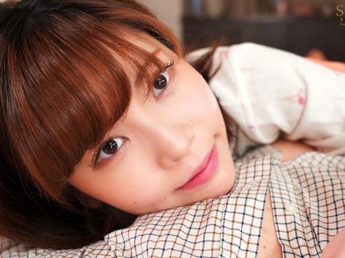 正真正銘本物の素人宅で連続射精の快感へと誘う1日限定人妻の濃厚セックス体験！白石茉莉奈が1日奥さん訪問スペシャル！