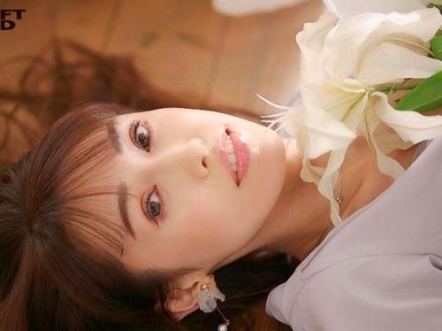本物の女性になって帰ってきた美脚エロボディ三十路性転換美熟女！人気番組でレギュラー出演していた芸能人がAVデビュー！