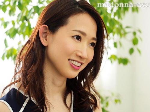 激突きピストン騎乗位セックスで自ら生姦SEX懇願の不倫に溺れる美熟女人妻！初3P初生ハメセックス！
