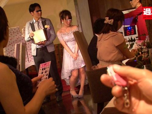 容赦なく襲う股間の振動に抗えず声我慢しながらイキまくるエロ娘！遠隔操作でイキまくるリモコンバイブ羞恥アクメ！