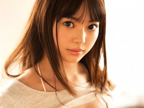 今にも消え入りそうな儚げな佇まい…だけど頭から離れない！大人と子供の間…18歳の奇跡の美少女新世代アイドル誕生！