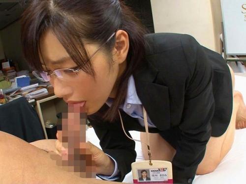 柔らかなな神舌とヌルヌル唾液で包み込むフェラチオ神！勃起チンポを口いっぱいに頬張って美しいしゃぶり顔の美形美女！
