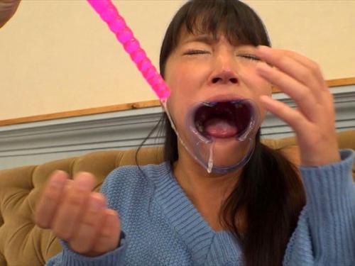 巨根デカチンポ喉射ごっくんゴリゴリ喉ボコ貫通淫乱エロ美少女！涙なしでは語れないほど可愛そうな規格外デカチン！