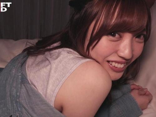 上下の口を容赦無く犯し凌辱されて悦びまくるドスケベ変態美少女！笑顔可愛い美少女ギャルを首輪はめて四つん這い散歩！