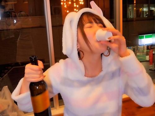 史上最凶の飲酒量に大爆笑トリップの激レア濃厚セックス映像収録！今回の酔いどれガールは世界の波多野結衣ちゃん！