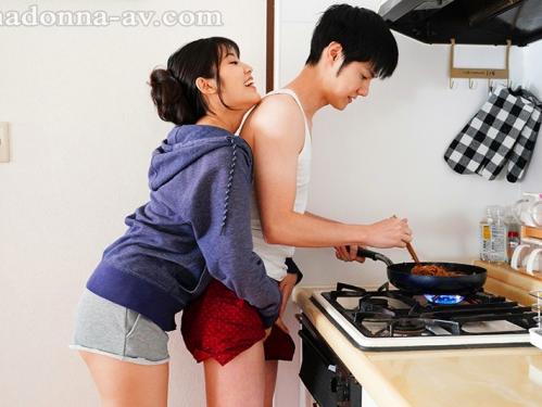 同居生活誘惑に負け一日中NTRセックスする日々！ノーブラ薄着で生活する無防備な美少女は兄貴の女とエロ三昧！