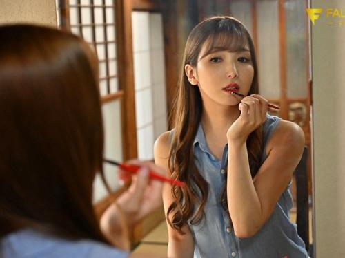 卑猥で無防備な塗れ姿の人妻を犯し凌辱する！濡れた人妻は美しい…！透けたその衣服の下に隠されたしとしとの肢体！