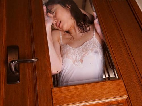上司に犯され続ける美熟女人妻！力強く抱かれた感触が日に日に大きくなってもうこの不倫セックスの泥沼から戻れない！