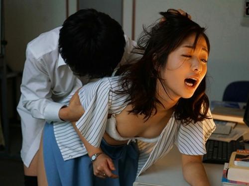 逆らってはいけない生徒だった！独占的でねじ曲がった欲望を前に力なく強姦レイプ凌辱セックスされる女教師！