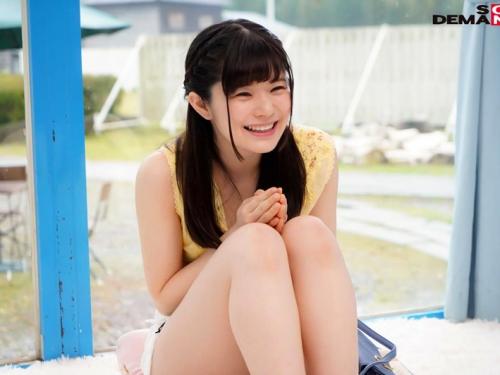 可愛い顔からは想像出来ない変態セックス！野外プレイ大好きな淫乱ビッチはMM号の向こう側でセックス！