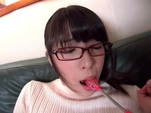 美人で真面目そうな寝具販売員の地味子OLは逢った瞬間にわかるドM変態ムッツリスケベ変態女子！