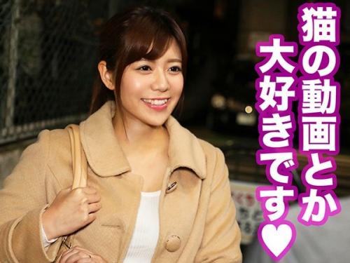 淫語に射精のゴールがどんどん近付いてくる！巨乳おっぱい淫乱人妻にエロ動画見せたら身体が火照って発情しまくり！