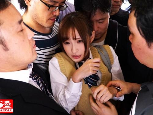 通学電車で痴漢師たちに囲まれ襲われる悲哀の制服美少女JK！あまりの恐怖に声も出せるされるがまま強姦レイプ凌辱セックス！