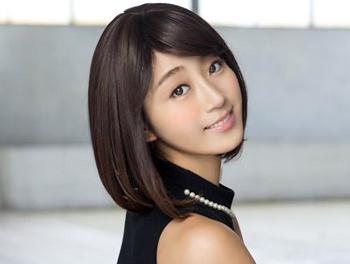 痴女お姉さんに立ったまま後ろから手コキされる！身体が柔らかくアクロバティックな体位でセックスｗｗｗ