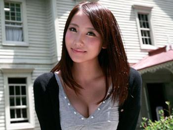 スレンダー巨乳の極上ボディの若妻が手マンやバックからピストンされて気持ち良くなっちゃう///♡