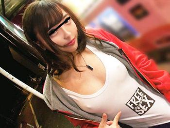 ハメ撮りされるの全然OK♪ノリが軽い超淫乱ビッチ美少女！それもそのはずTシャツに書かれた文字をご覧くださいｗ