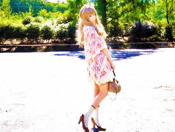 可愛いお姫様ファッションをした色白美肌のロリ系美少女がクンニや立バックや騎乗位で感じまくり//♥中出しされちゃうｗ