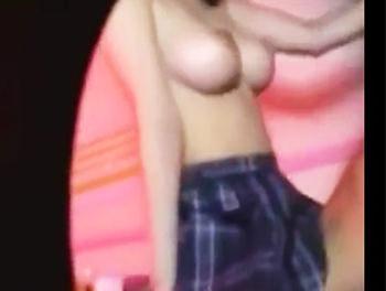 <盗撮>学制服の可愛いJKが生チンポをフェラしてお金を稼ぐ裏バイトの実態がコチラ！エロ過ぎるスレンダー巨乳のピンサロ譲！