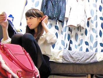 <盗撮>可愛いスレンダー貧乳ちっぱい女子大生！隠し撮りされているとも知らずにフェラや立ちバックで感じまくり//♥
