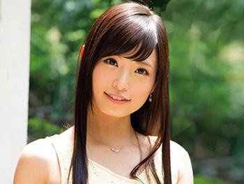 アニメ声のように可愛い声で喘ぎまくり！優しく手コキやフェラまでして最高かよ(^^♪
