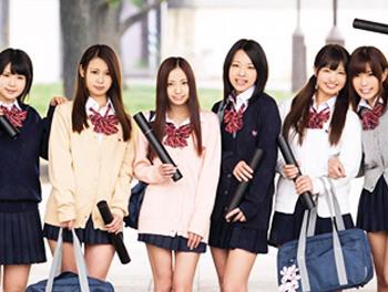 高校卒業したばかりの黒髪ロリ系の激カワ女子高生！/♡制服姿で無毛パイパンおマンコ手マンされて可愛い声で喘いじゃうゾｗ
