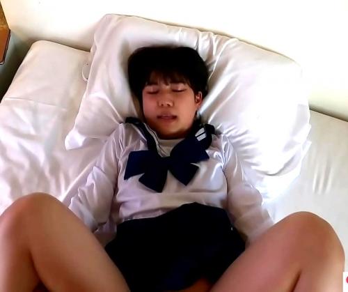 人生初潮吹き｜18歳の制服JKが20回以上の絶頂。正常位で中出し