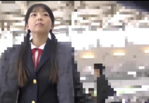 泉りおん《女子校生電車痴漢》駅のホームから尾行され、車内でガチ痴漢されてしまう