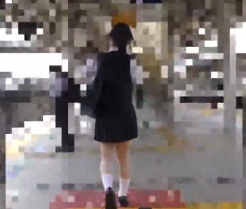 女子校生電車痴漢｜JKを痴漢した後にもトイレに軟禁してハメ犯し中出し