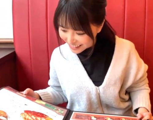 水泳インストラクターの新婚26歳人妻が、ホテルで不倫SEXで快感に喘ぐ
