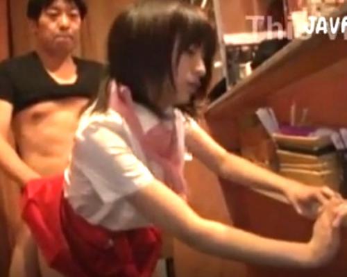 喫茶店バイト少女×調教｜営業中にJK娘にフェラさせた後に、チンポぶち込んでハメ犯す
