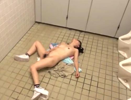 花音うらら｜公衆トイレ強姦｜女子小学生が不良達に種付け輪姦され・・・