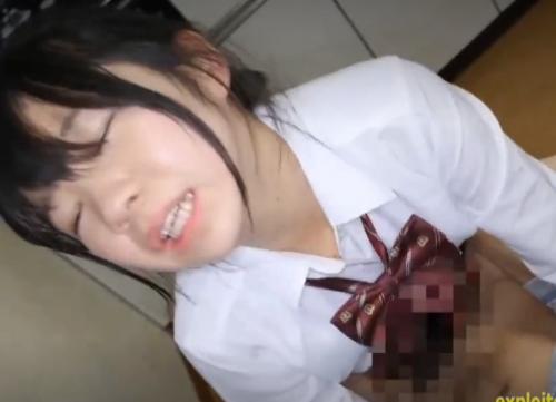 白井ゆずか｜帰宅直後、台所で父親にチンポをぶち込まれ強姦されてしまう中学生の娘