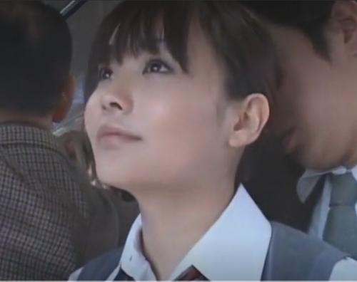 女子校生電車痴漢｜チンポを制服に擦りつていたら、嫌がらないJK。チンポをフェラしてくれ・・・