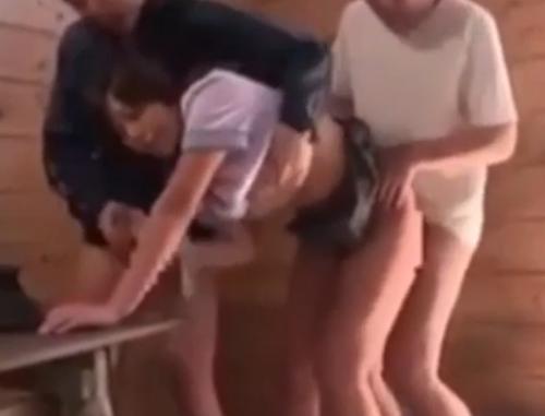 女子校生・孕ませ凌辱輪姦｜ 人気のない小屋で、おっさん達に中出しされる