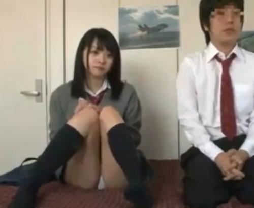 好きな同級生女子を自宅に呼んでＡＶ鑑賞したら、興奮しちゃって・・・