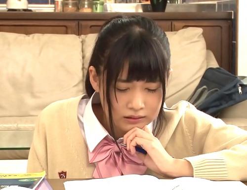 コタツ×JK痴漢｜勉強中の女子校生にイタズラ。パンツの上からおまんこをいじりったら発情ｗ