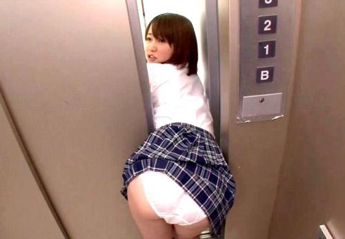 篠田ゆう｜エレベーターの扉に挟まったロリ女子校生。抜けられないみたい。肉便器強姦、種付けした俺ｗ