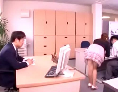 時間停止できる男｜脚フェチの上司が時間を止めて部下を立ちバックで犯しまくり