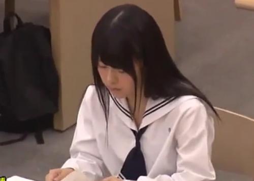 女子校生・図書館痴漢|ウブなJKを、本棚の死角で痴漢して、強引にチンポぶち込んで強姦