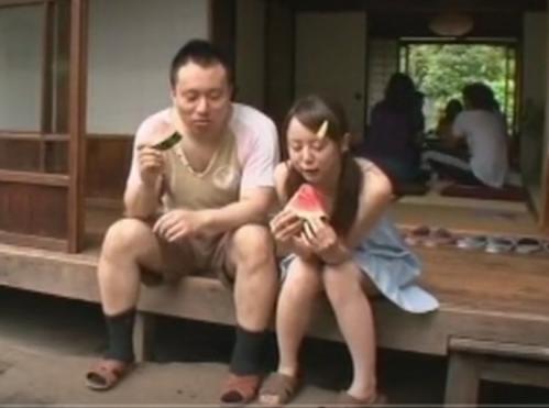 法事で集まった親戚の中に、可愛いJCがいたので、連れ出してハメ犯すオジサン