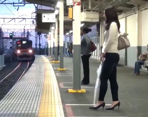 モデル系OL×電車強姦｜通勤OLを駅ホームからストーキングして車内で痴漢して・・・