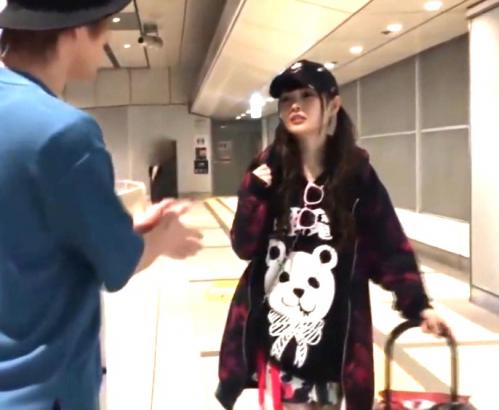 跡美しゅり｜ミニマム美少女がバスターミナルで男に口説かれてラブホでハメ犯されて・・・