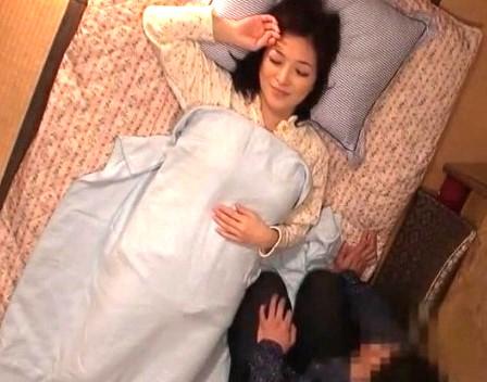 近親相姦×盗撮｜下宿先の叔母や従姉妹が美人すぎるので、我慢できない俺は・・・