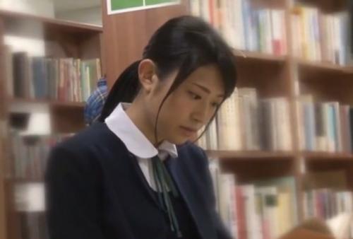茅ヶ崎りおん｜女子校生図書館痴漢｜気弱JKが男根まで挿入されズボズボ凌辱。ハメ潮を漏らし快感、メス女堕ち