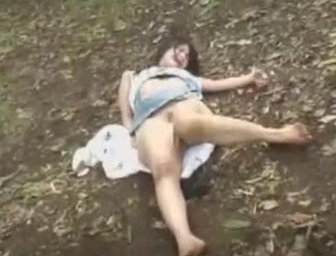 本物レイプ？｜田舎道をゆく美女を、茂みに引き込んで凌辱強姦。放置