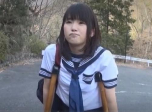 ヘンリー塚本｜足が悪く松葉杖の女子校生が、人がいない野外で男に襲われ、ハメ犯される
