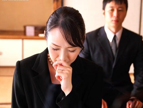 桜樹玲奈｜未亡人×強姦｜喪服熟女奥さんが、義息子に襲われてしまい・・・